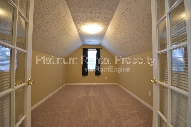 Building Photo - 950 Hillary Ln