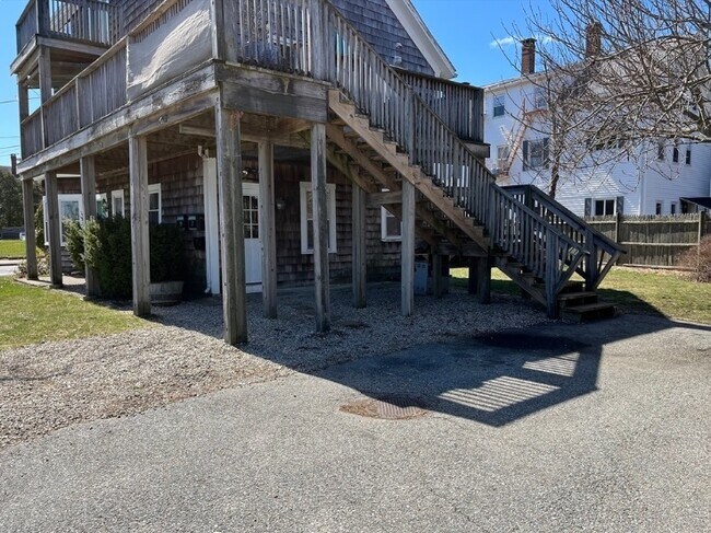 Building Photo - Barrington River House