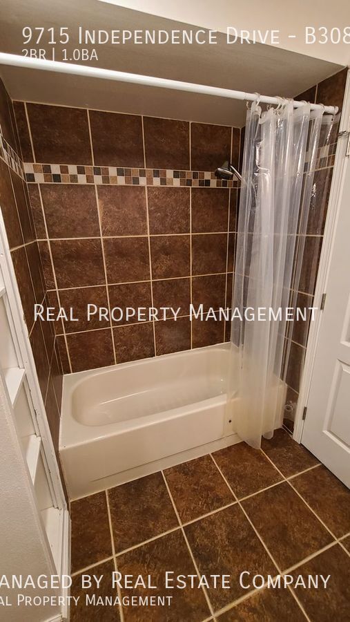 Building Photo - 9715 Independence Dr