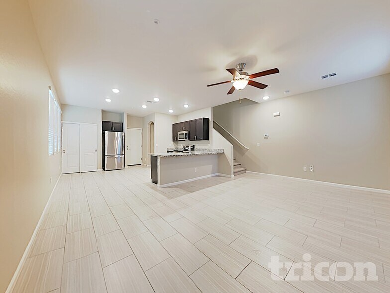 Building Photo - 12550 W Hummingbird Terrace