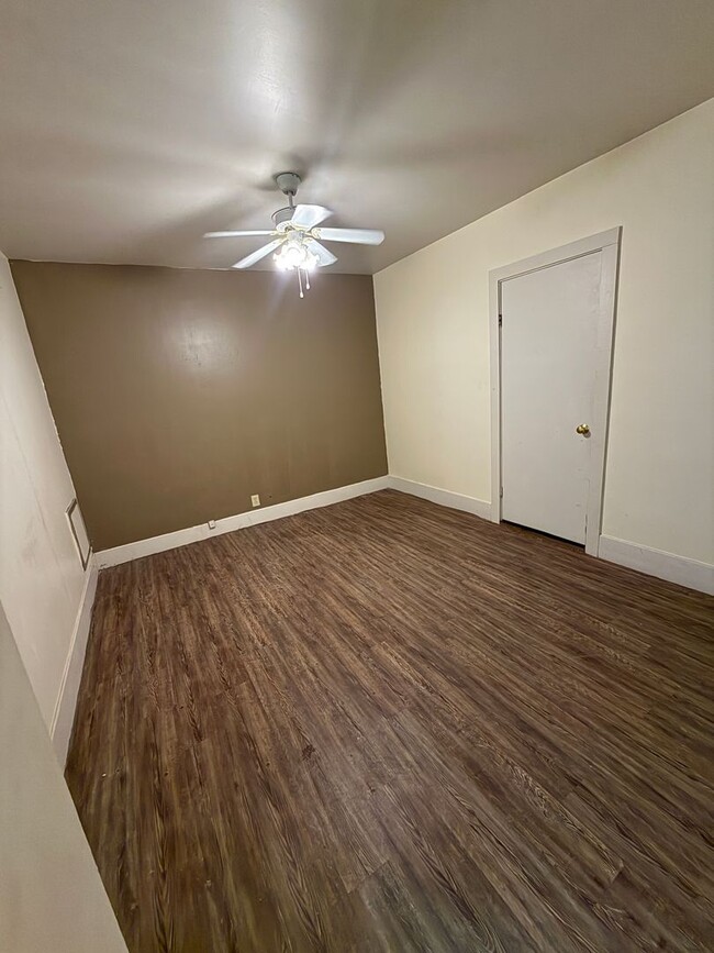 Building Photo - Recently renovated 2 or 3 bedroom with New kitchen