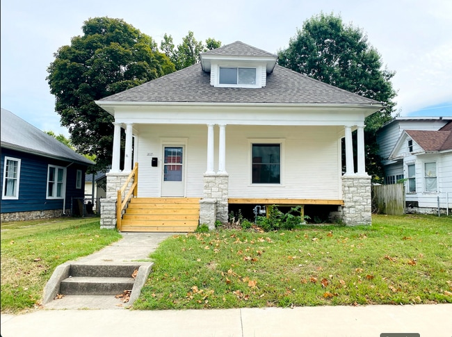 Primary Photo - COMING SOON: Spacious 3 Bedroom 2 Bathroom...