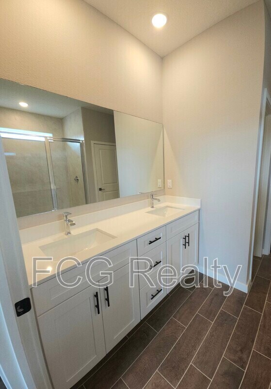 Building Photo - 10131 SW 41st Ave