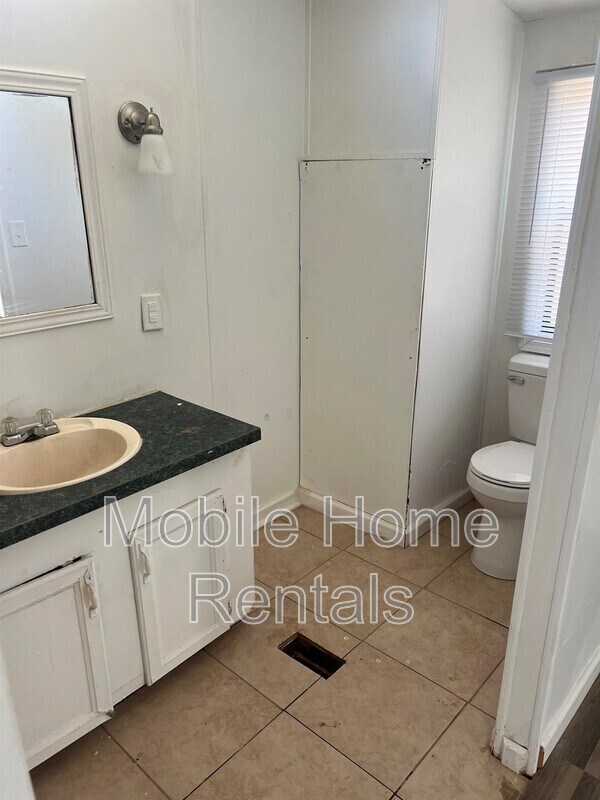 Building Photo - 515 Moby Ct