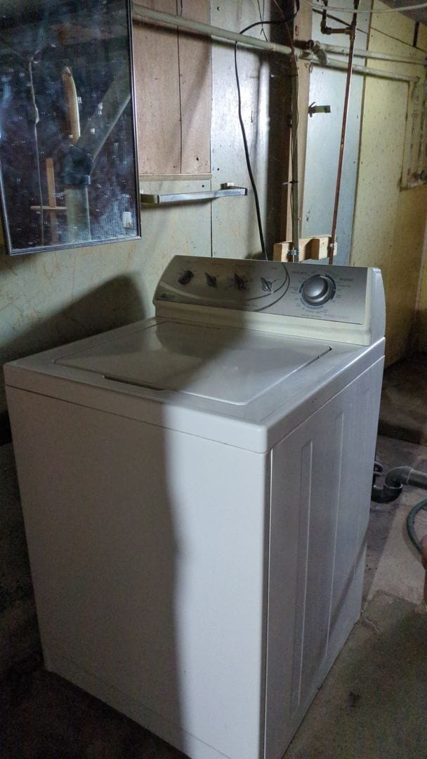 Building Photo - Cute 1 bed 1 bath house with large deck available now