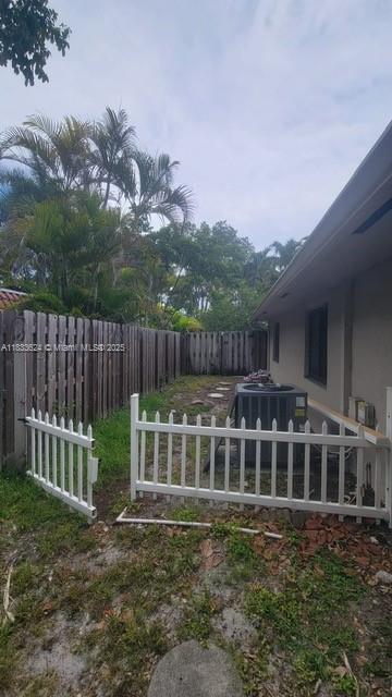 Building Photo - 1847 SW 24th Ave