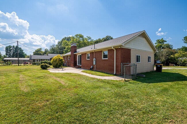 Building Photo - 114 Cottonwood Dr