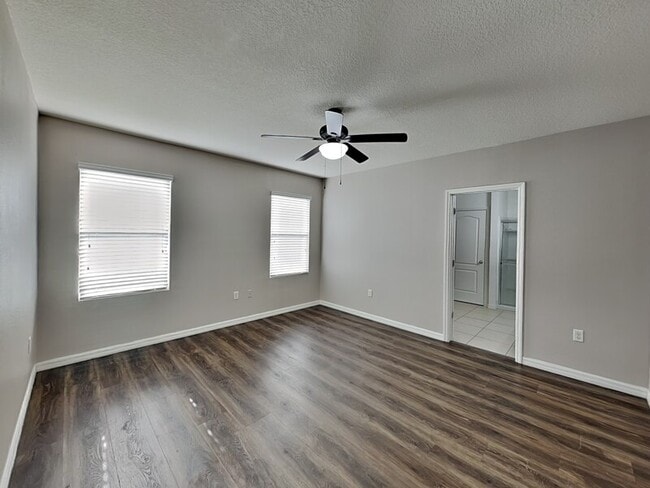 Building Photo - 3074 Brenton Manor Loop