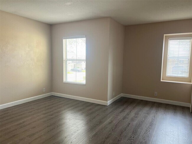 Building Photo - 2031 Searay Shore Dr