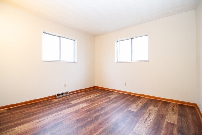 Building Photo - 2962 Carskaddon Ave