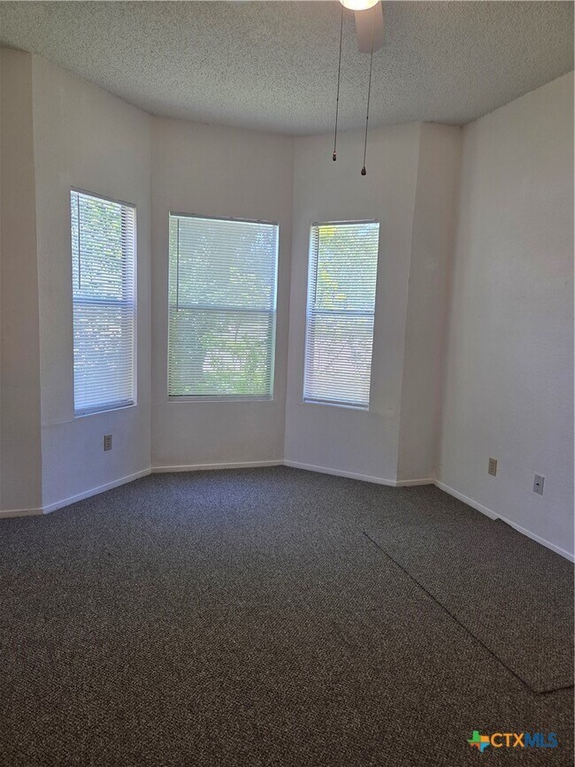 Building Photo - 2411 W Slaughter Ln