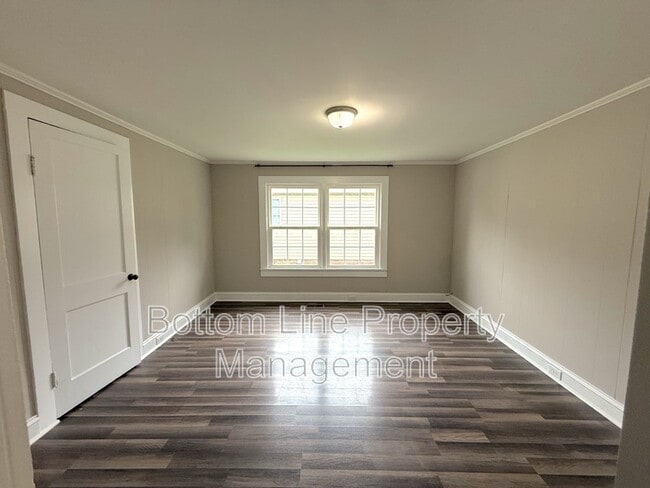 Building Photo - 1429 W Horah St