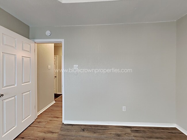 Building Photo - 652 S Rogers Rd