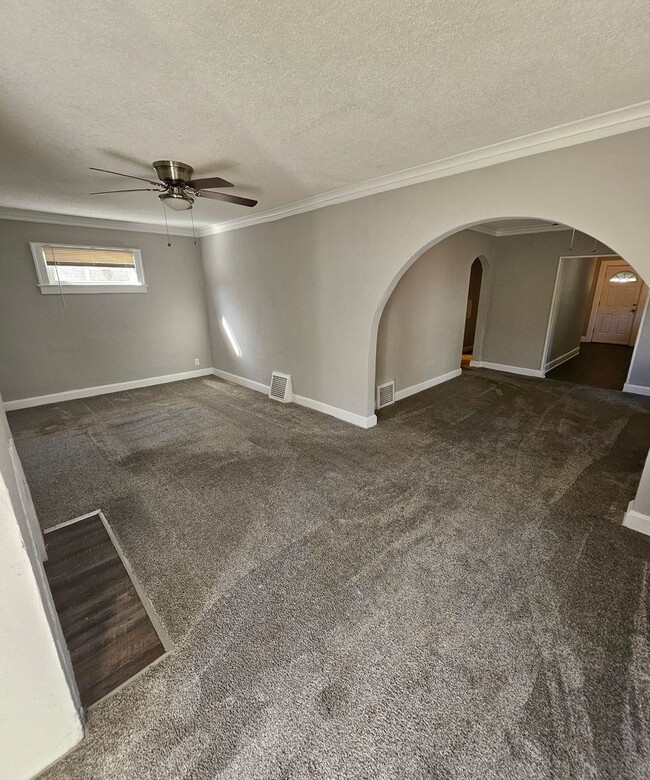 Building Photo - Warm & Modern 3-Bed Home in the Heart of K...