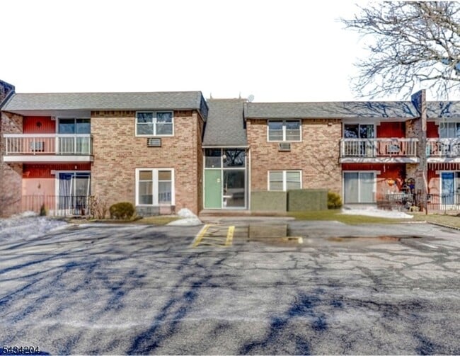 Building Photo - 798 Eves Dr
