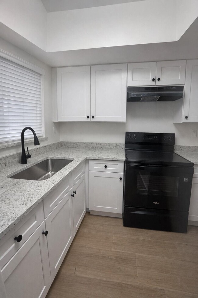 Building Photo - 7830 SW 10th Ct