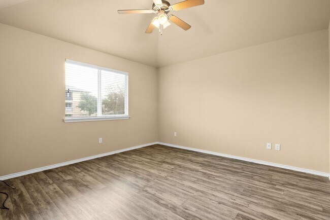 Building Photo - 417 Emerald Ridge Dr