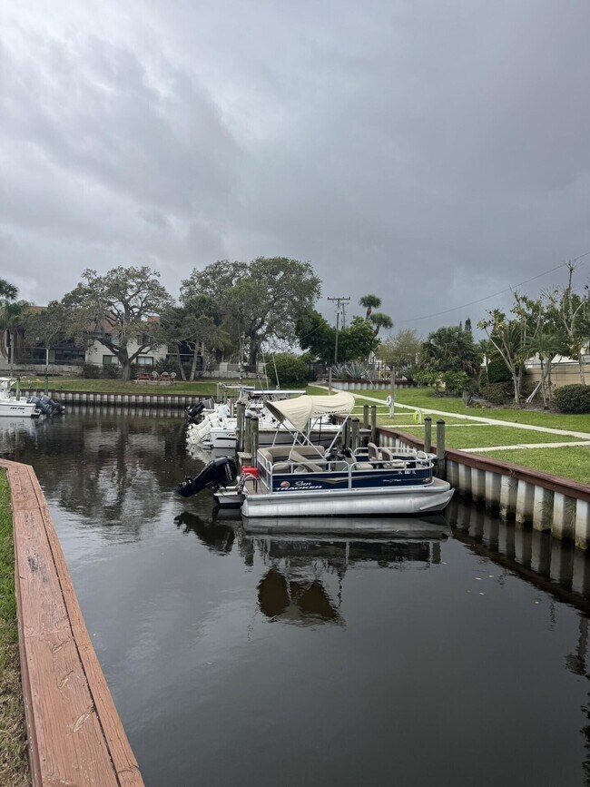 Building Photo - 1310 NE 14th Ct