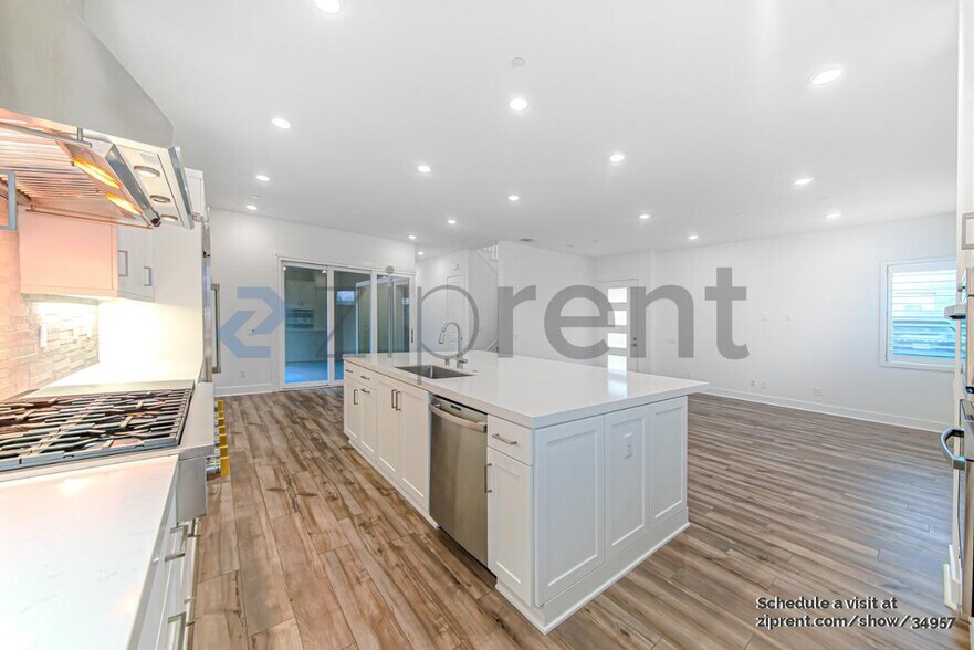 Building Photo - Unit