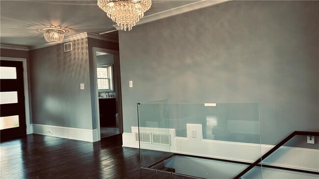 Building Photo - 2325 Elmwood Cir SE