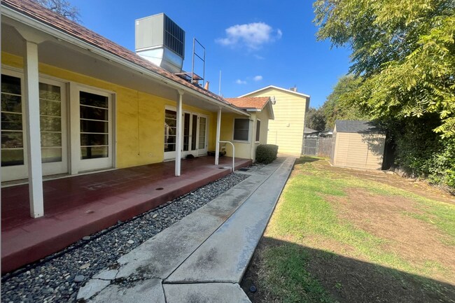 Building Photo - 800 N West St