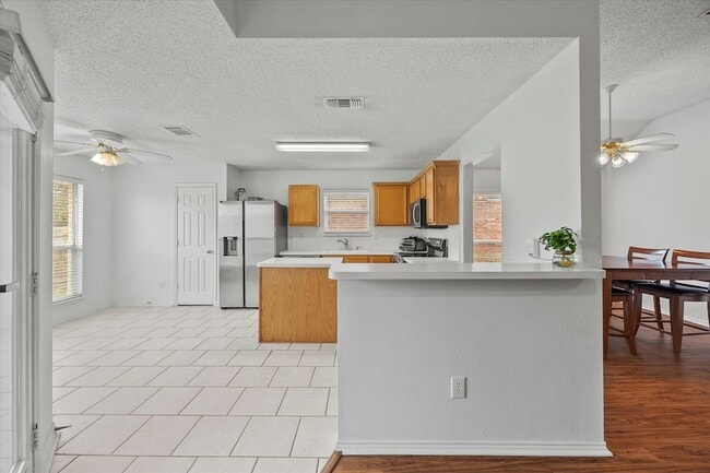 Building Photo - 703 Primrose Ln