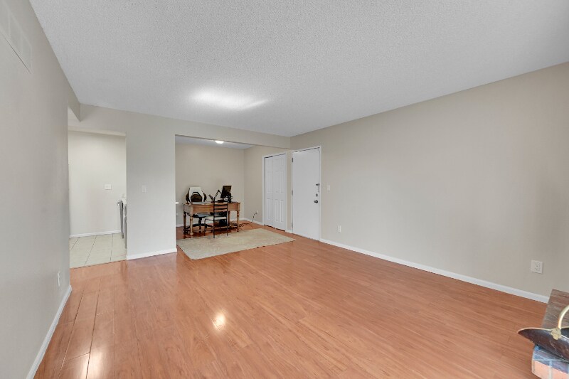 Building Photo - 539 Wright St