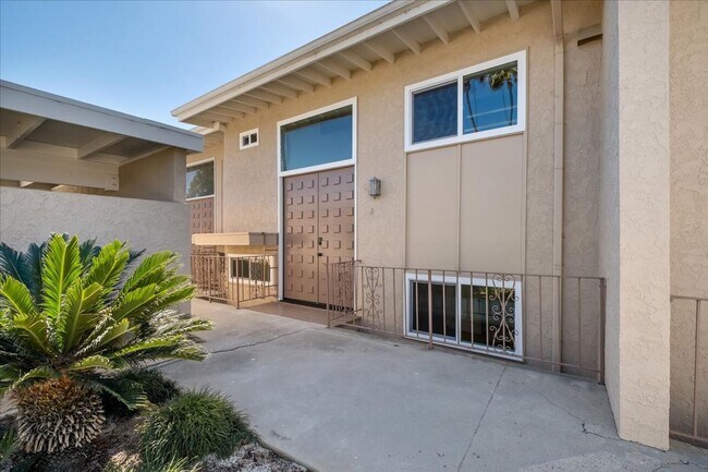 Building Photo - 745 Domingo Dr