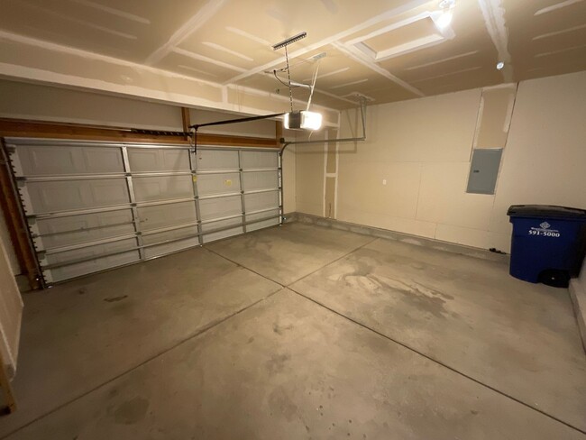 Building Photo - 3 Bedroom Home Available Near Milton E Pro...