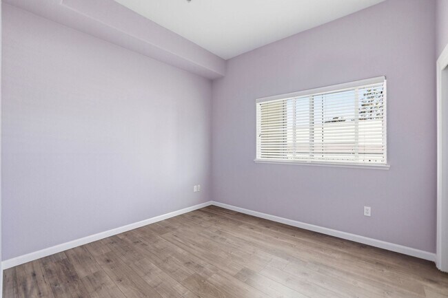 Building Photo - Availabe Now!