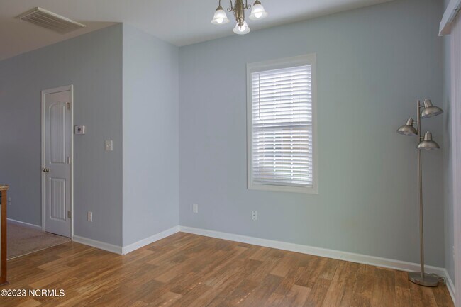 Building Photo - 113 Beacon Woods Dr