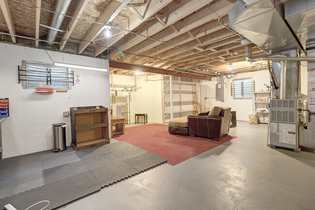 Building Photo - 16046 S Fairfield Dr