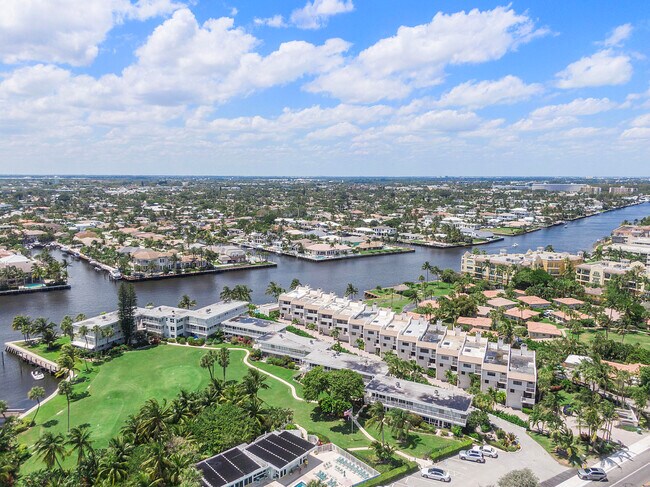 Building Photo - 1221 Hillsboro Mile