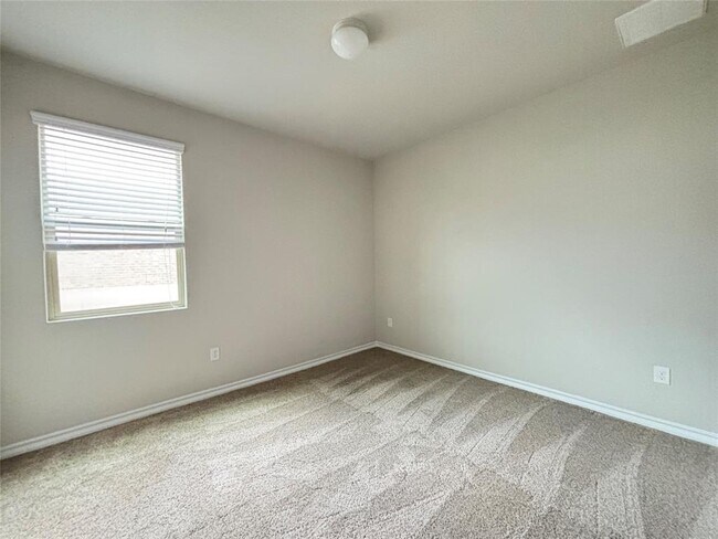 Building Photo - 10921 Zoeller Dr