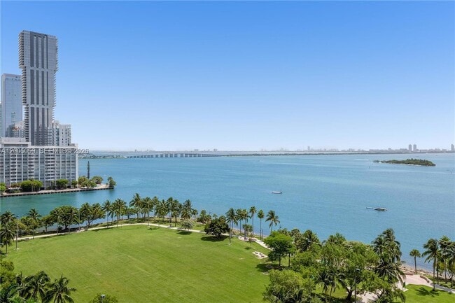 Building Photo - 1800 N Bayshore Dr