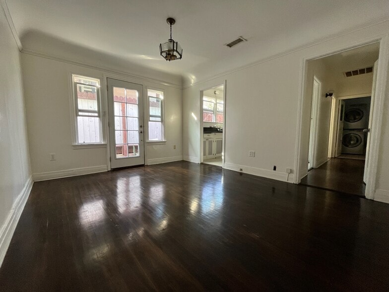 Building Photo - 2323 Las Colinas Ave