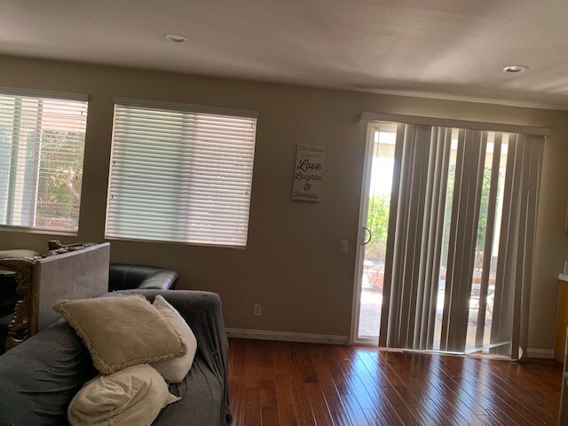 Building Photo - 405 S Mountain View St