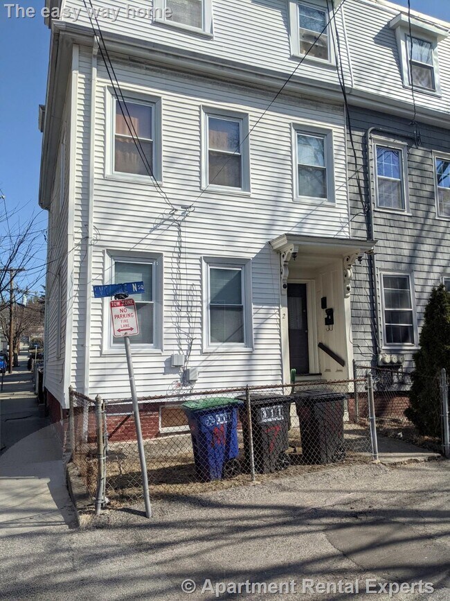 Building Photo - 2 Evergreen Square