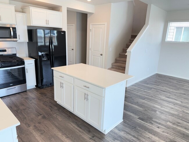 Building Photo - Newer 3 bedroom 2.5 bathroom house!