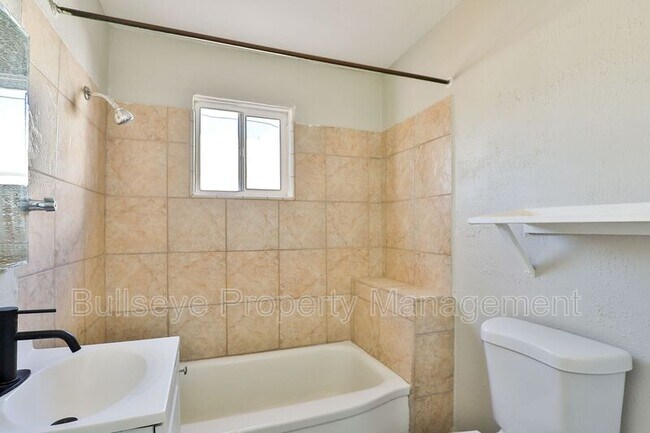 Building Photo - 102 E Hatcher Rd