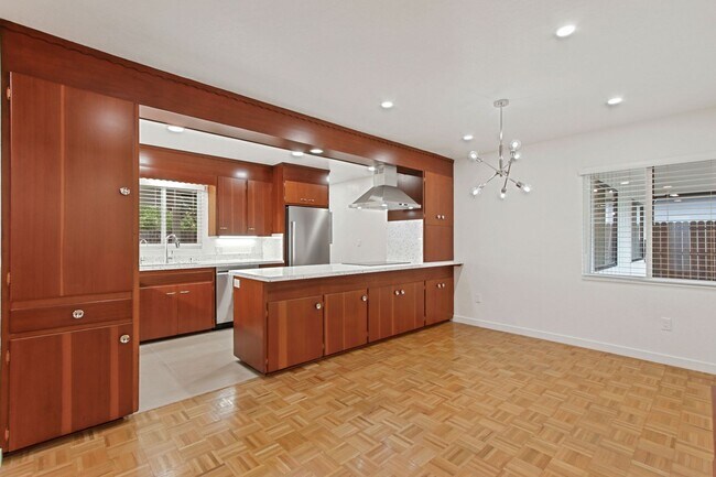 Building Photo - Central Davis 3/2 Mid Modern