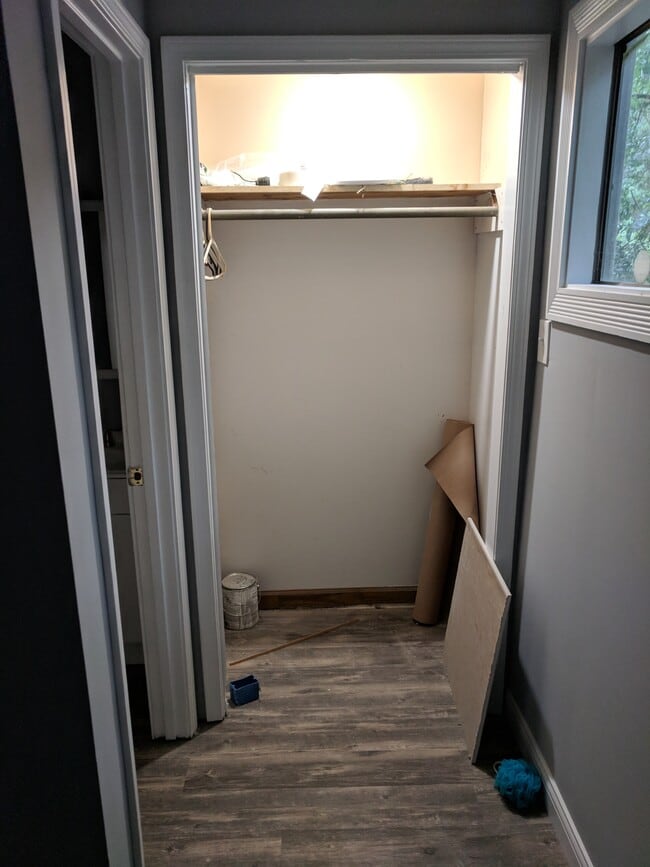Building Photo - 1006A Mamie Apt