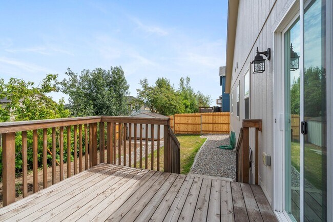 Building Photo - Charming Single-Level Home with Modern Com...