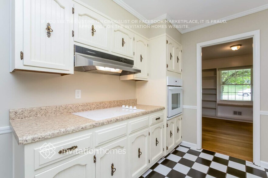 Building Photo - 680 Foxcroft Cir SE