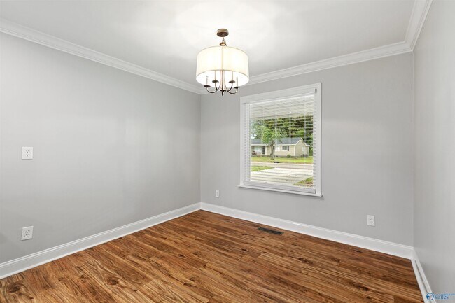 Building Photo - 2211 Cecille Dr SW