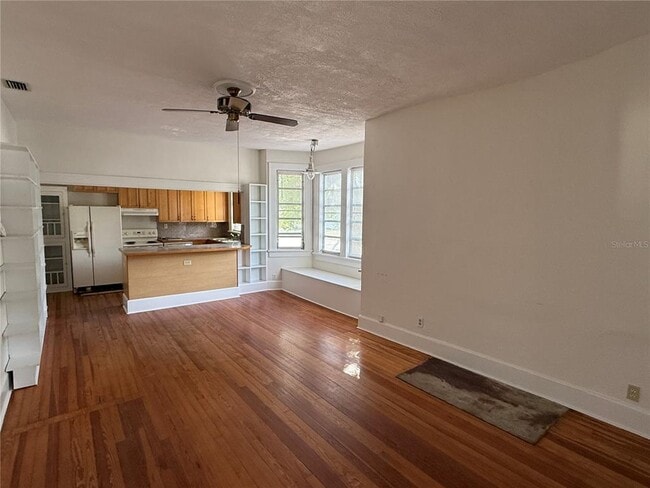 Building Photo - 4666 Iris St N