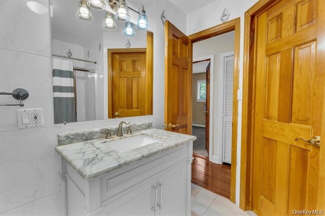 Building Photo - 2810 Chestnut Ave