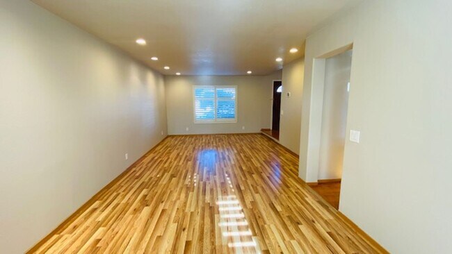 Building Photo - Gorgeous 4BD/2.5BA, Two-Story Home in Casa...