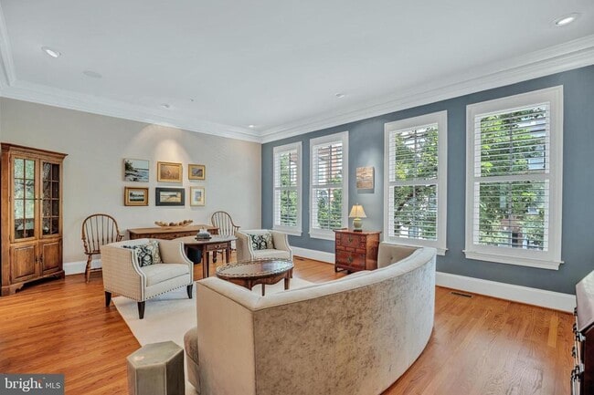 Building Photo - 708 Day Ln