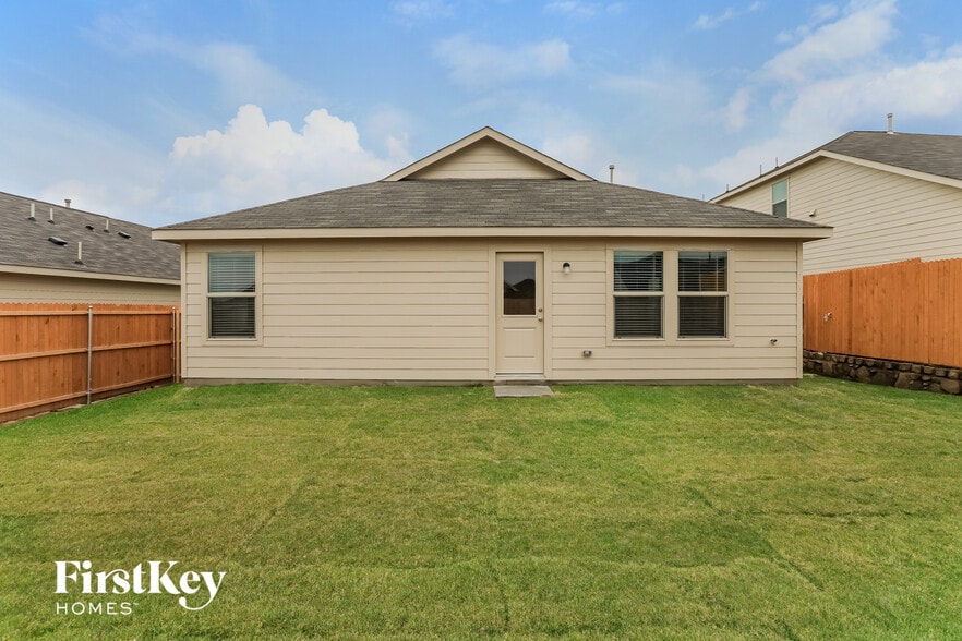 Building Photo - 448 Frio Pass Trl